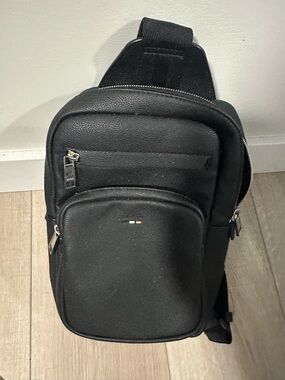 Hugo Boss Men's Black Sling Bag -Leather Crossbody